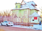 Продаем благоустроенный,  трехэтажный дом с большим участком земли.