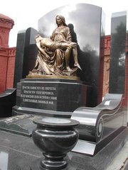Скульптуры из мрамора и гранита