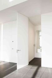 Скрытые двери,  Двери невидимки 